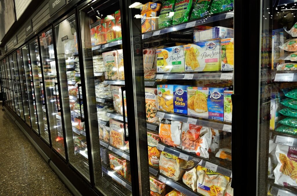 Monitoramento de Cadeia Fria refrigerador armazenando alimentos em um comércio